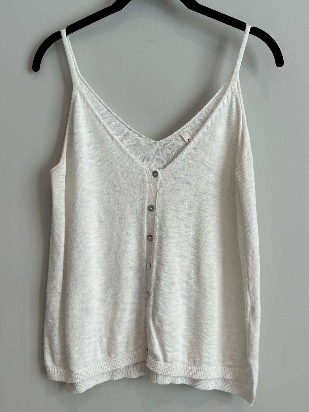 BE COOL White V-Neck Faux Button-Front Sweater Tank, Size Medium, VGUC
